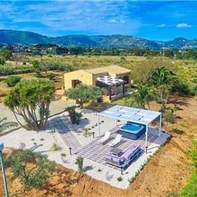 2 bedroom villa with jacuzzi & sea views, near Castellammare del Golfo, sleeps  4-5